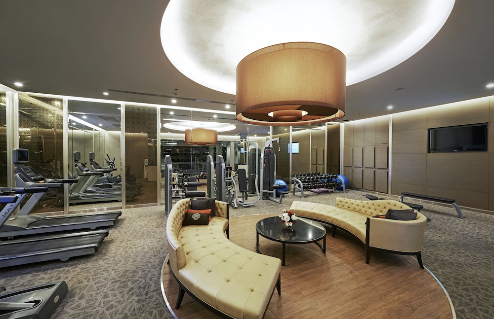 Mandarin Hotel Managed By Centre Point 49/71