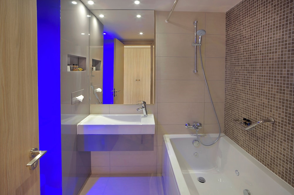 Deluxe, 1 Double and 1 Single Bed, Sea View, Outdoor Jetted Tub