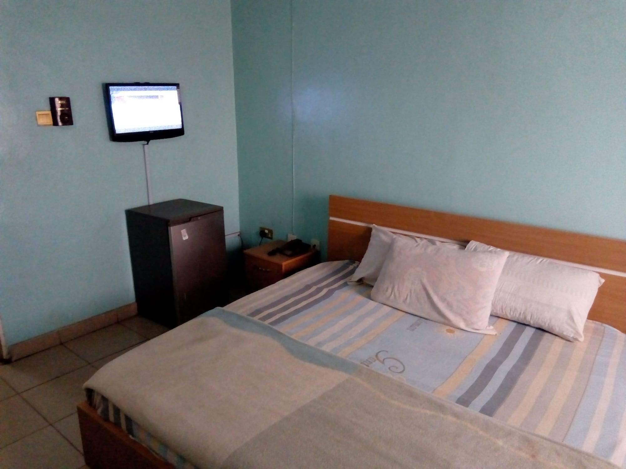 Adebayowa Hotel 5/17