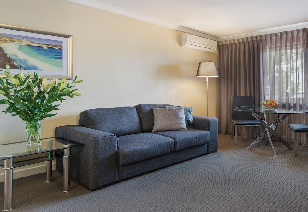 The Peninsula Riverside Serviced Apartments 46/73