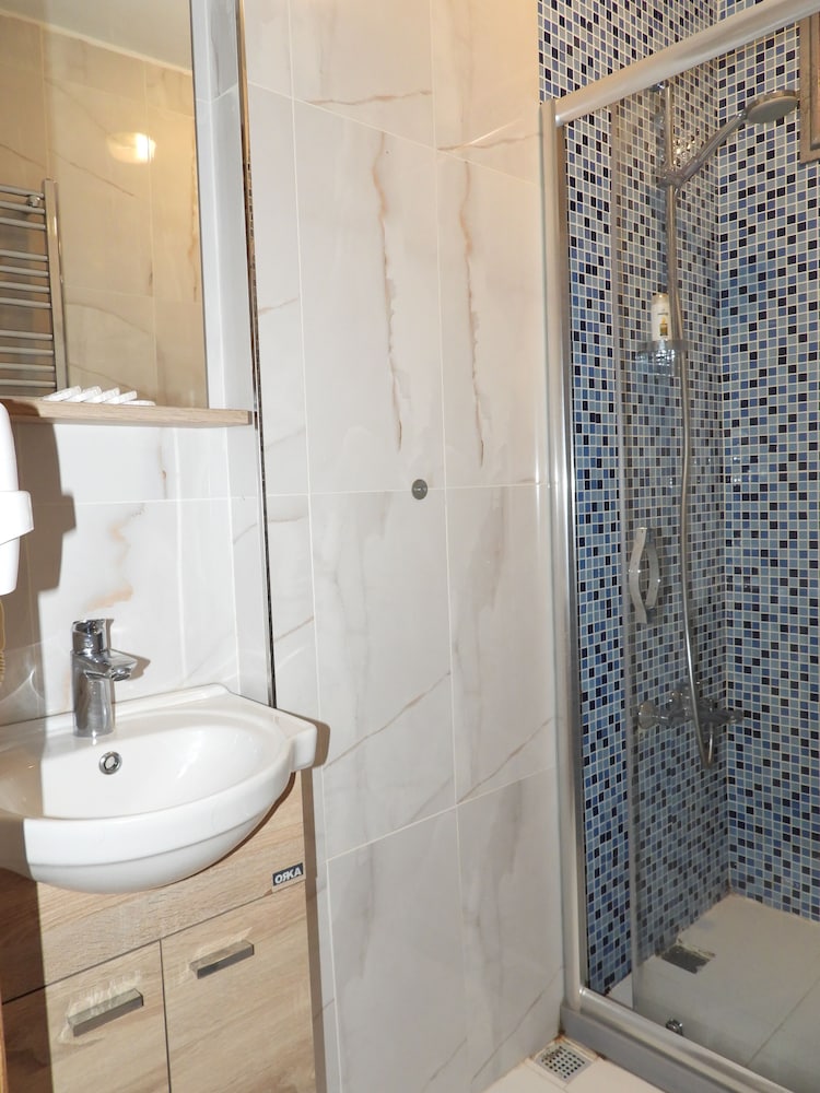 ROOM, DOUBLE BED