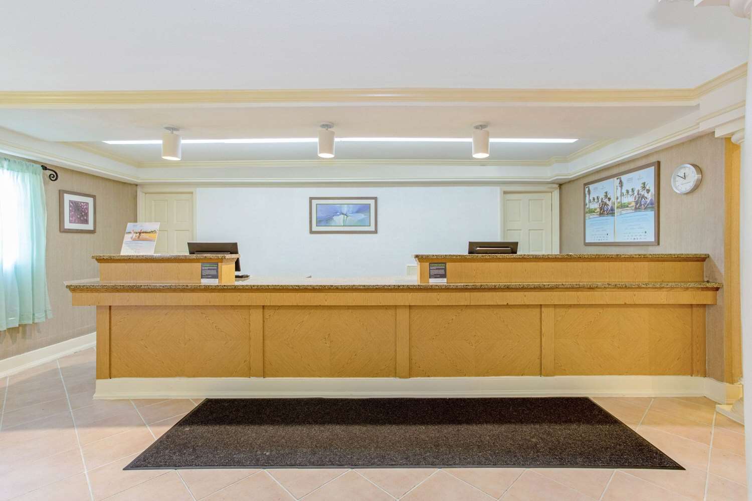 Lobby at La Quinta Inn by Wyndham Orlando Airport West, ORLANDO - FL