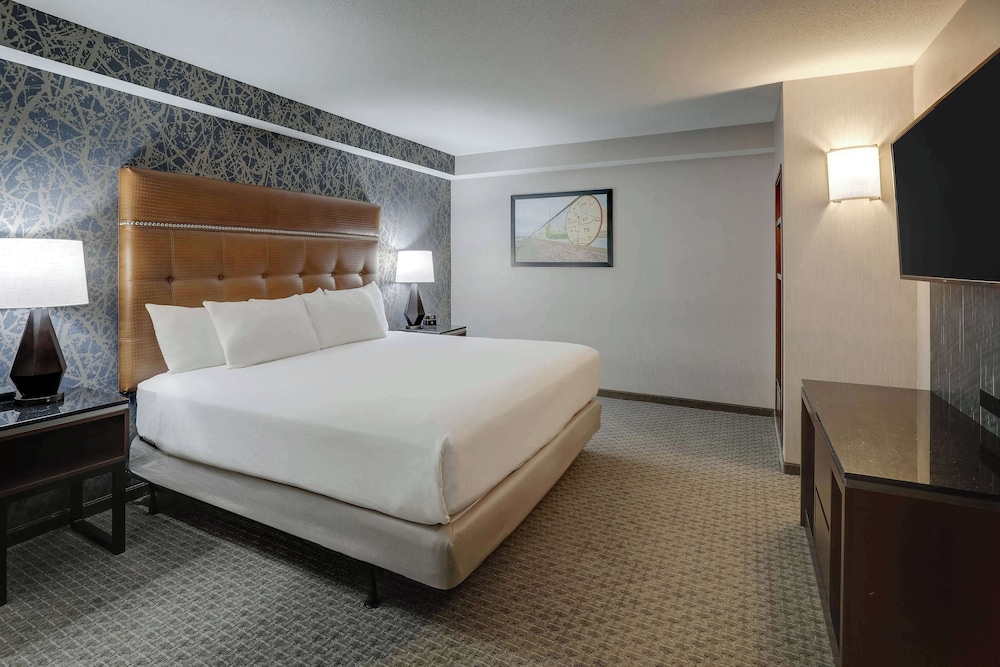 جناح بسرير كينج بغرفتين مع أريكة بحوض استحمام لذوي الإعاقة، Drury Inn & Suites Cape Girardeau 2/3