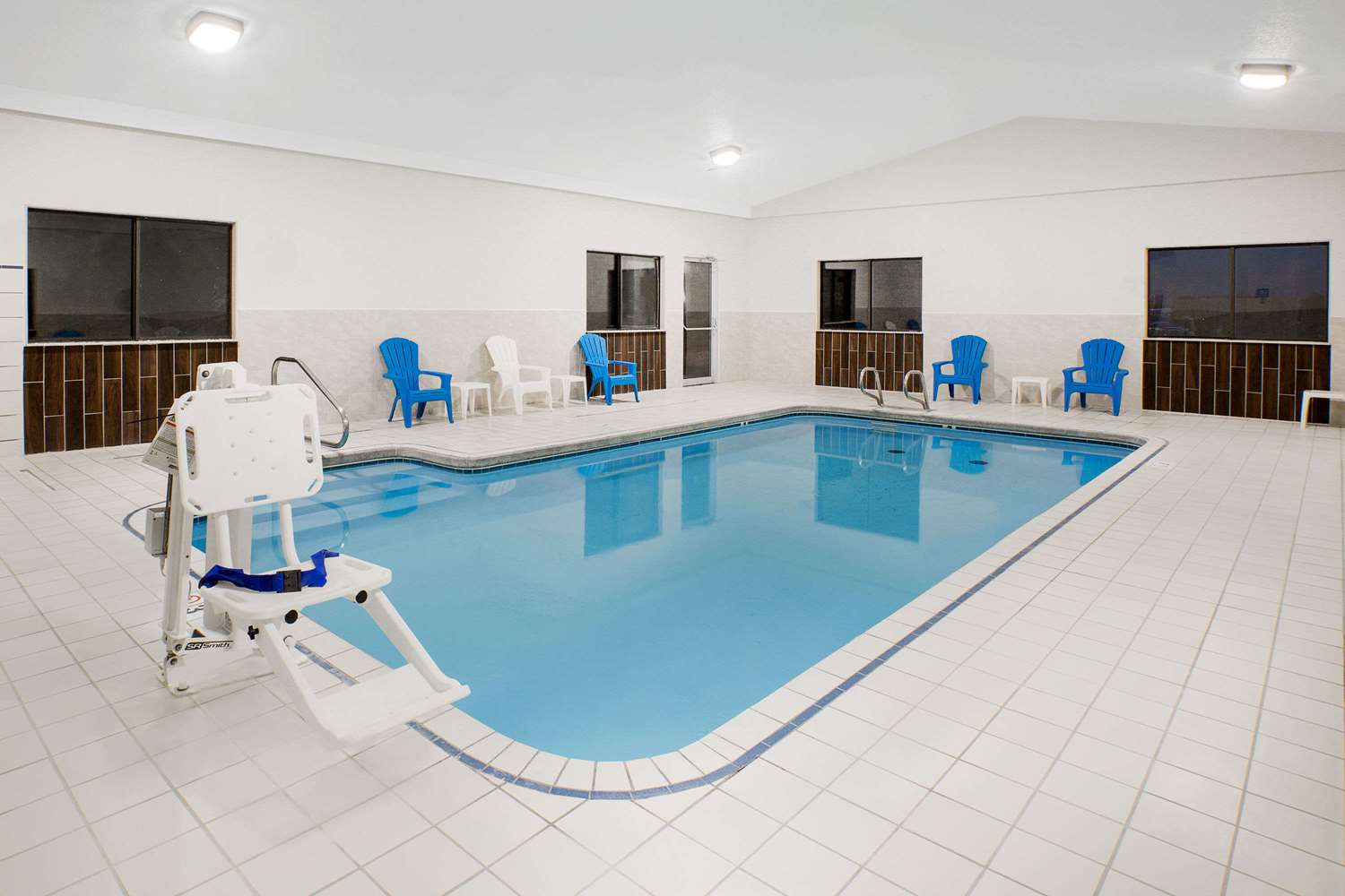 Days Inn By Wyndham York 2/6