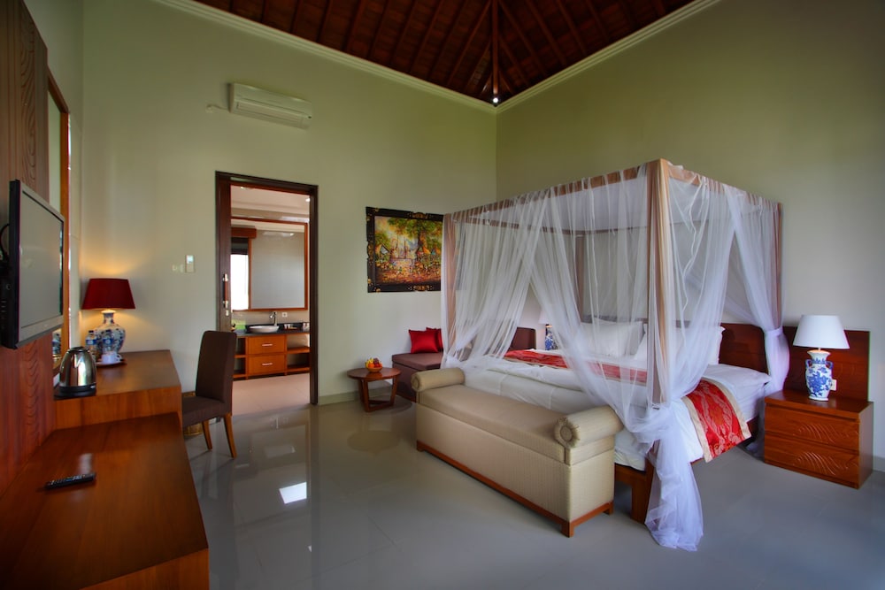 LUXURY, SUITE