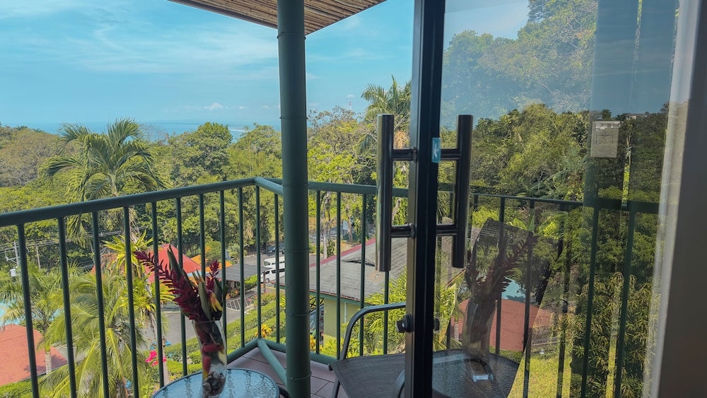 Tabulia Tree Hotel and Villas 58/77