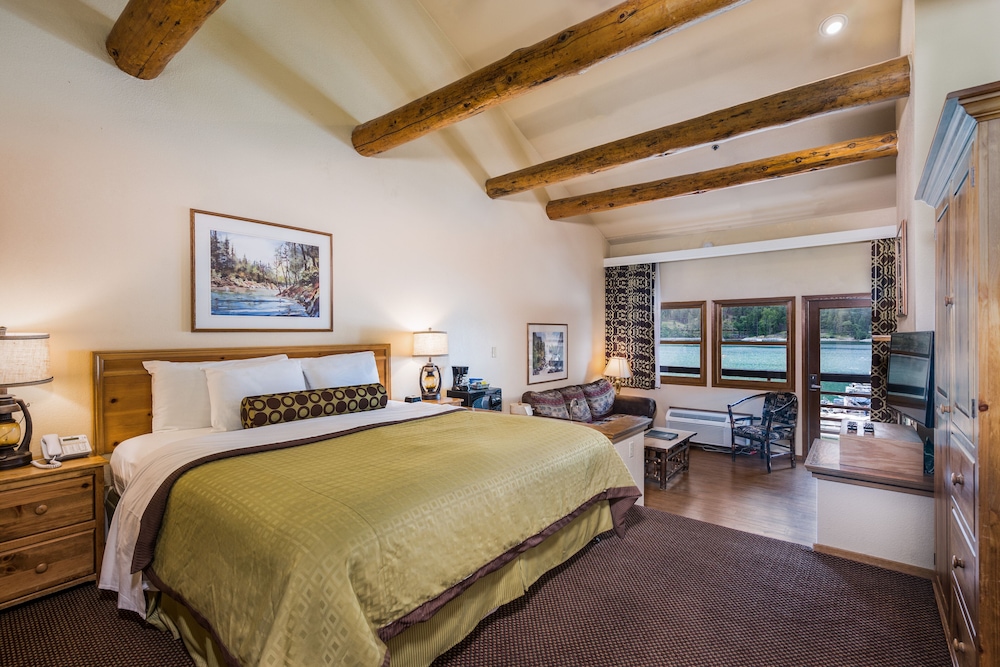 The Pines Resort 16/47