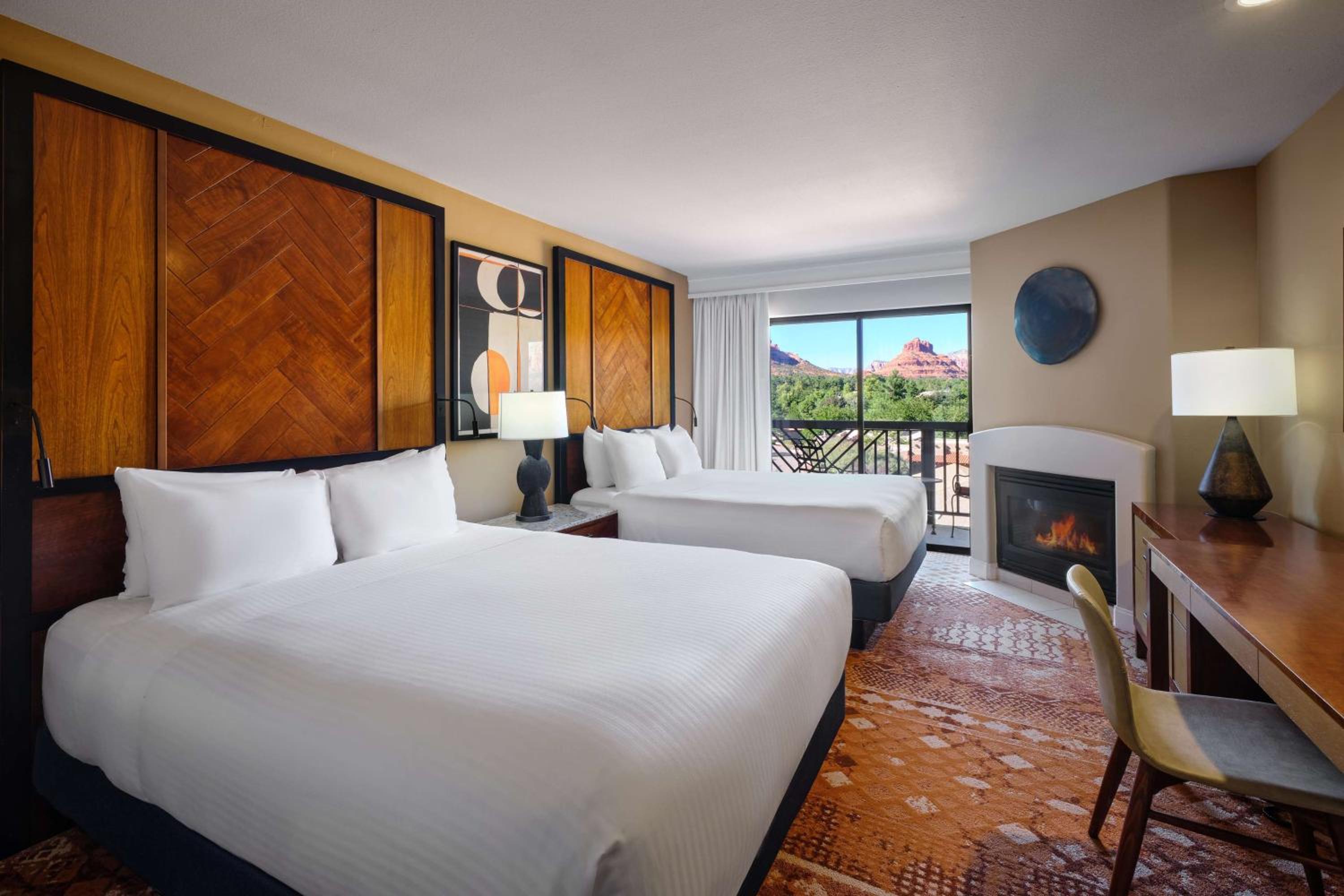 SUITE, 2 QUEEN BEDS, RED ROCK VIEW