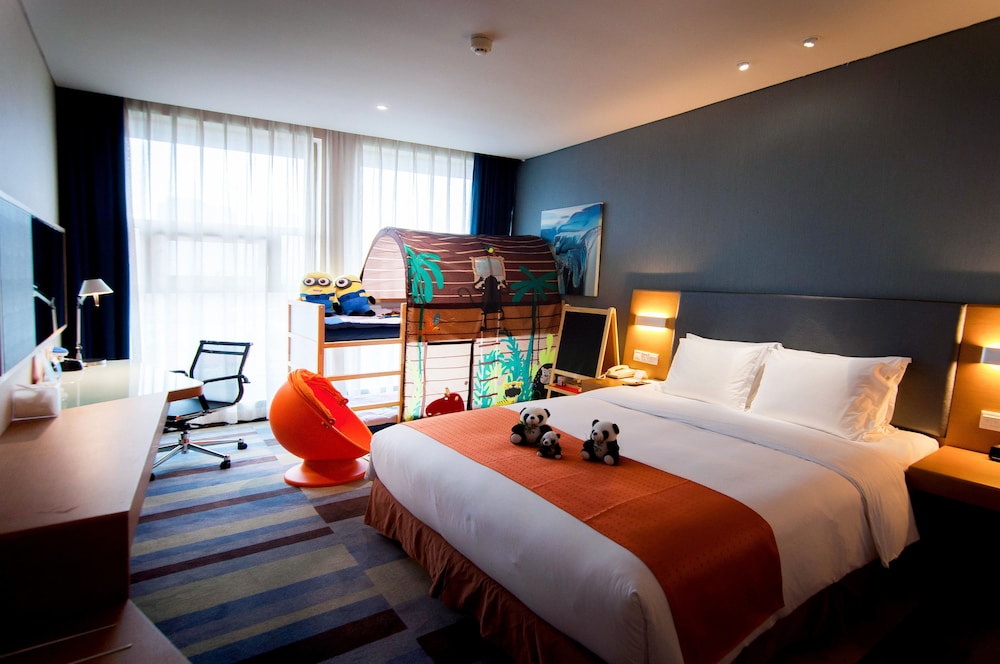 HOLIDAY INN EXPRESS LESHAN CITY SQUARE 11/43