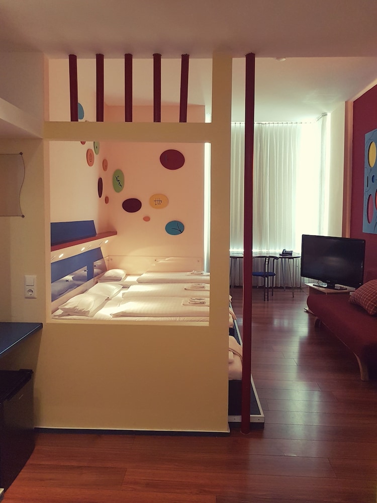 ART-HOTEL CHARLOTTENBURGER HOF 13/50