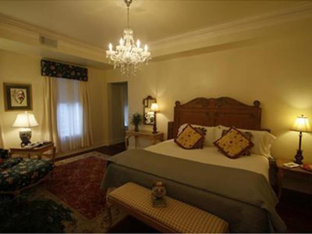 Station Hotel 19/56