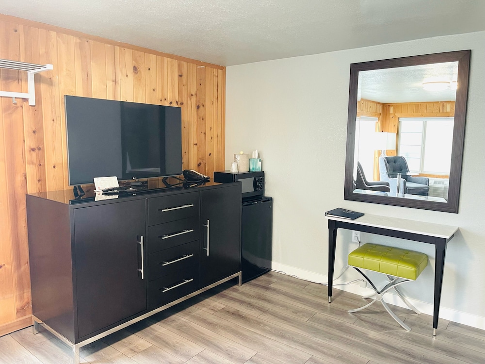 Tides Inn Suites 8/75