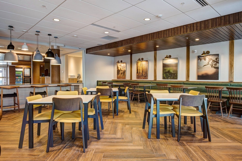 Fairfield Inn & Suites by Marriott Minneapolis North 24/36