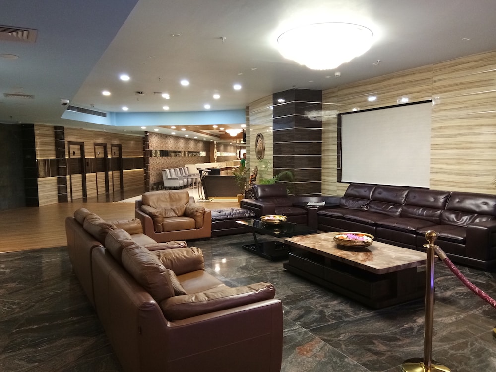 Aristocrat Hotel 25/40