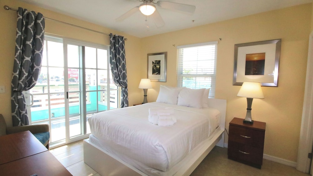 John's Pass Hotel 3/34