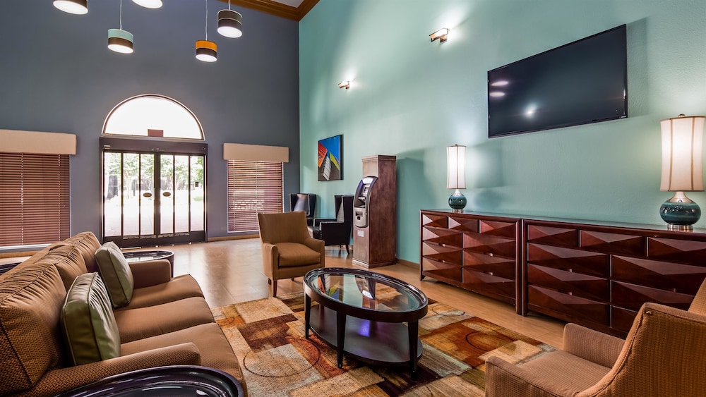 Best Western Plus The Woodlands 23/31