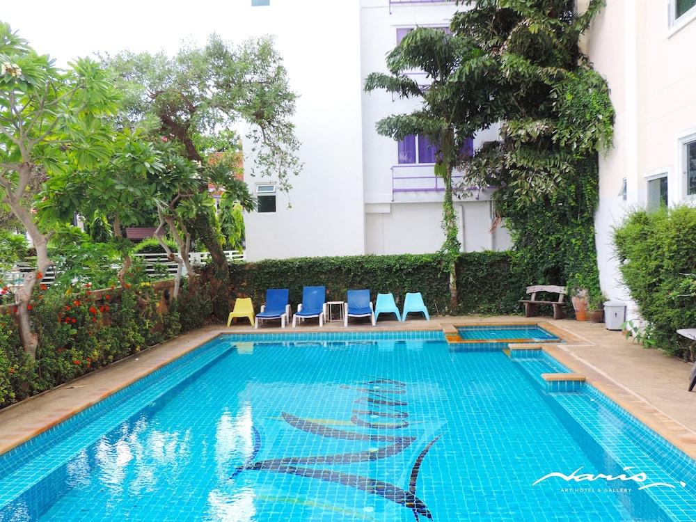 NARIS ART HOTEL 53/55