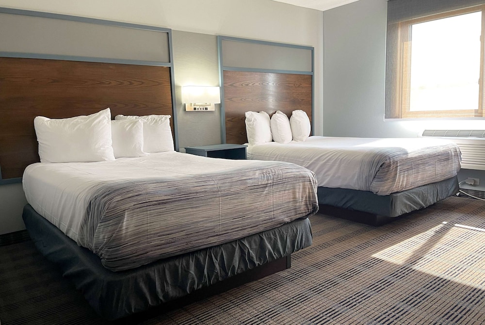 AmericInn by Wyndham Ladysmith 7/25