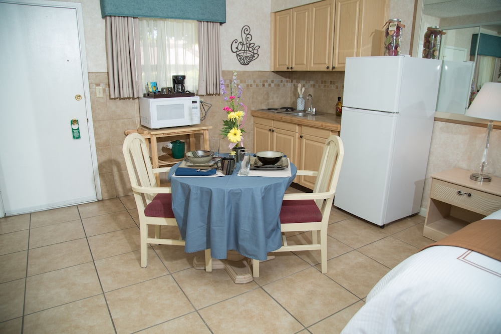 Inn at Deep Canyon 59/71