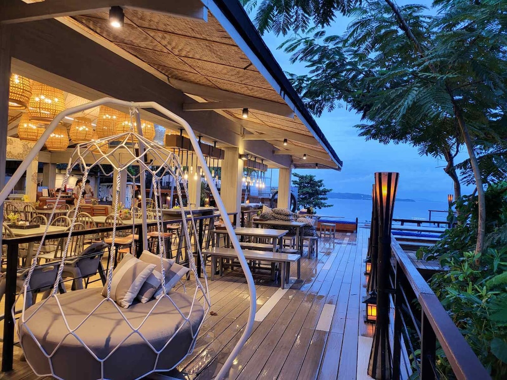Fairways And Bluewater Newcoast Boracay 58/76