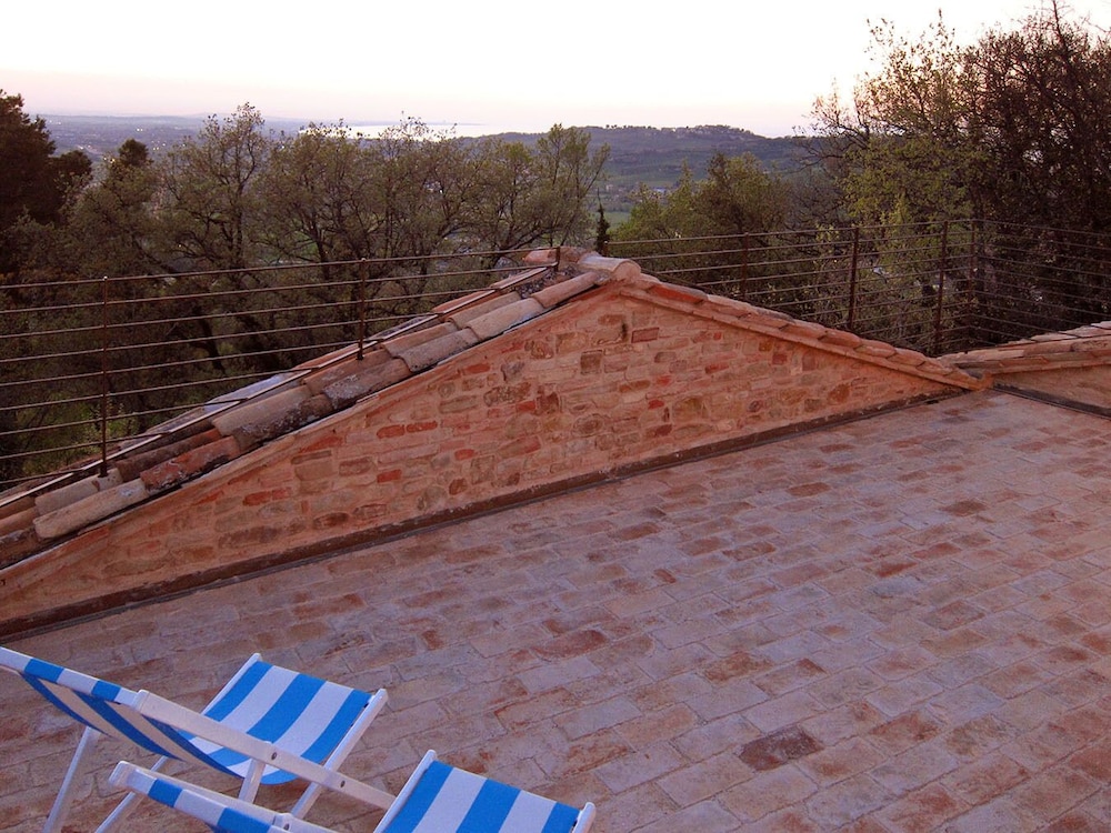 Castello Di Granarola 199/228