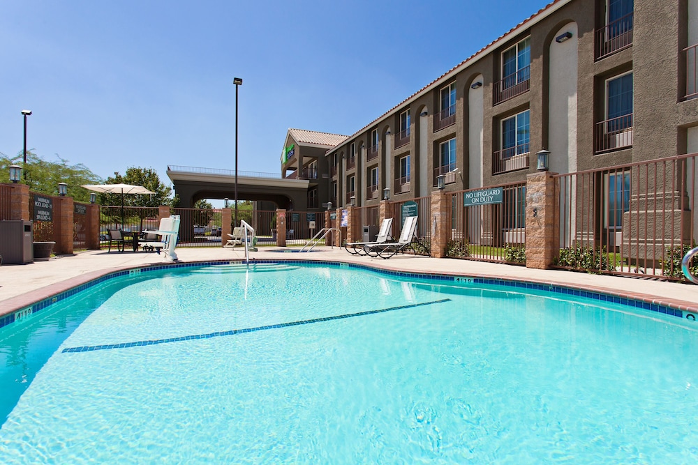 Holiday Inn Express Lancaster 39/70