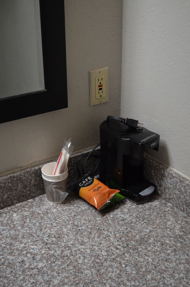 Hill Country Inn and Suites Marble Falls - TX 16/20