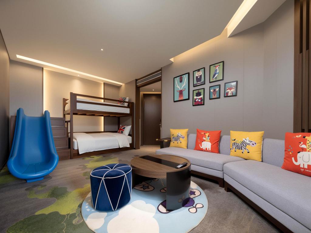 Family Suite, Twin Beds, King Bed, Bunk Bed