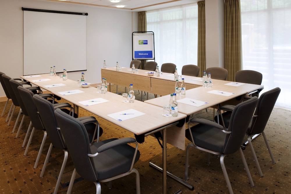 Holiday Inn Express Birmingham Redditch 44/50