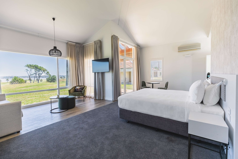 Deluxe King Villa