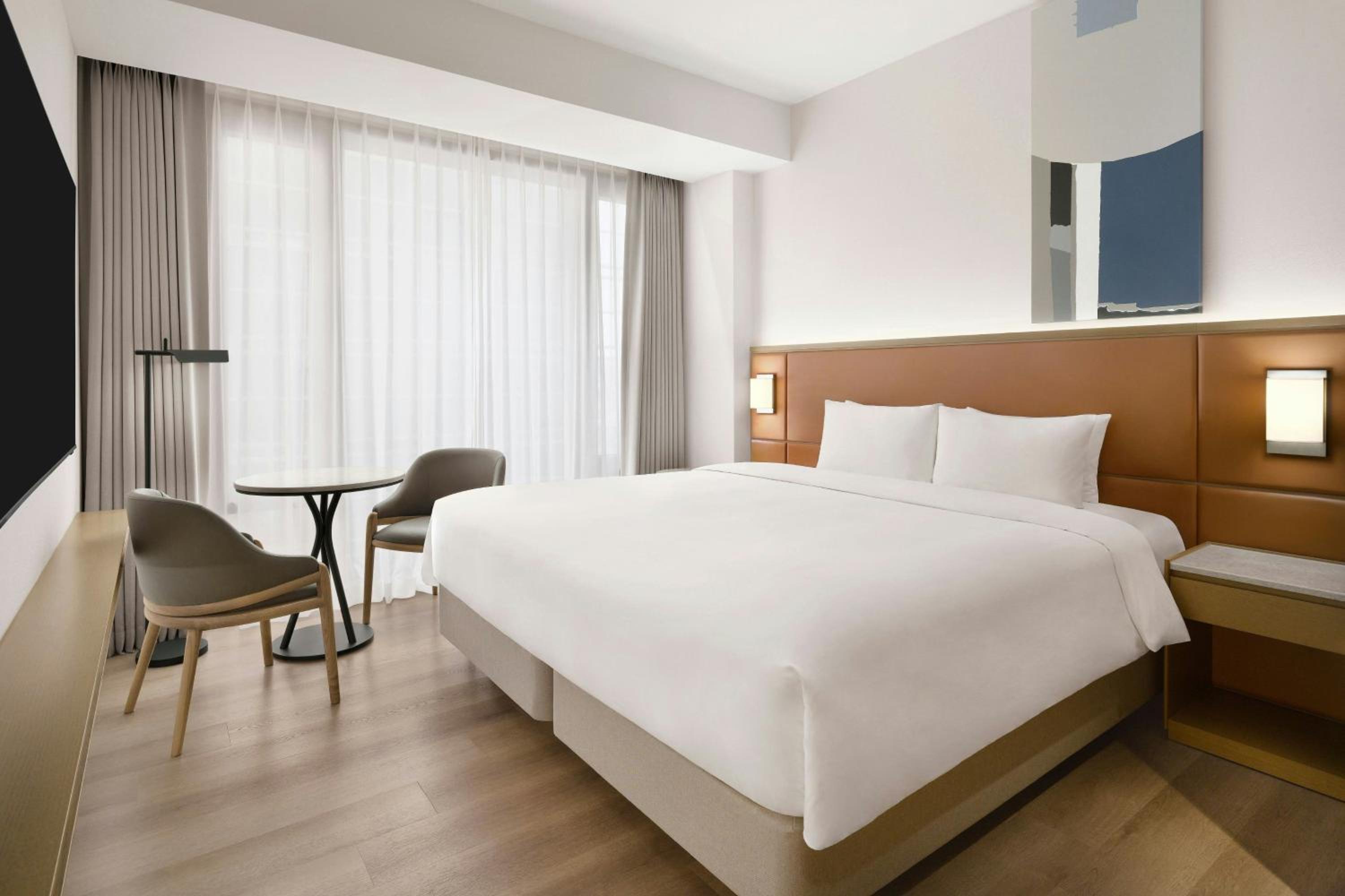 Room, King Bed, Large, AC Hotel by Marriott Seoul Gangnam 5/6