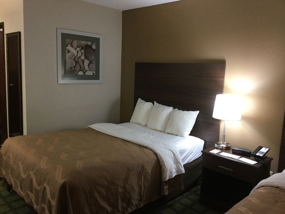 Quality Inn Arcola 8/34