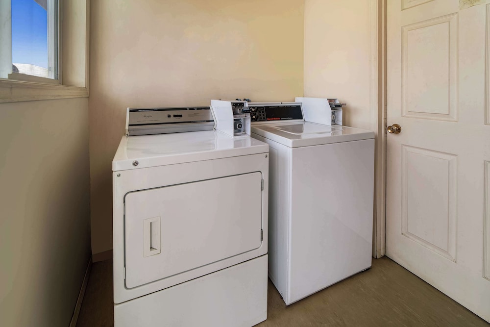 Canadas Best Value Inn Fort St John 4/21