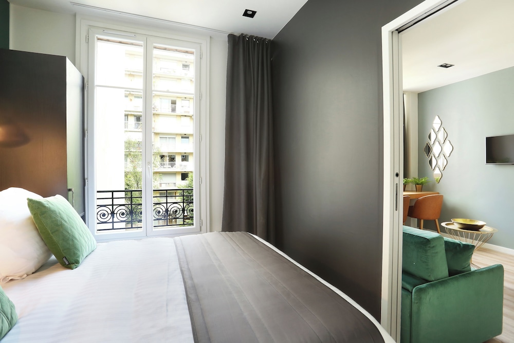 Short Stay Group Eiffel Village Serviced Apartments 17/50