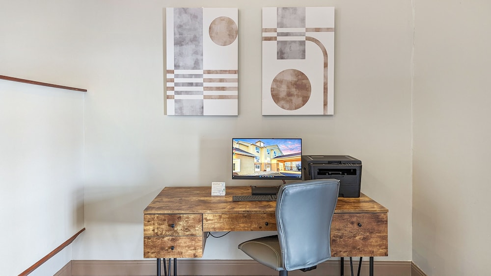 Estherville Hotel Amp Suites 37/50