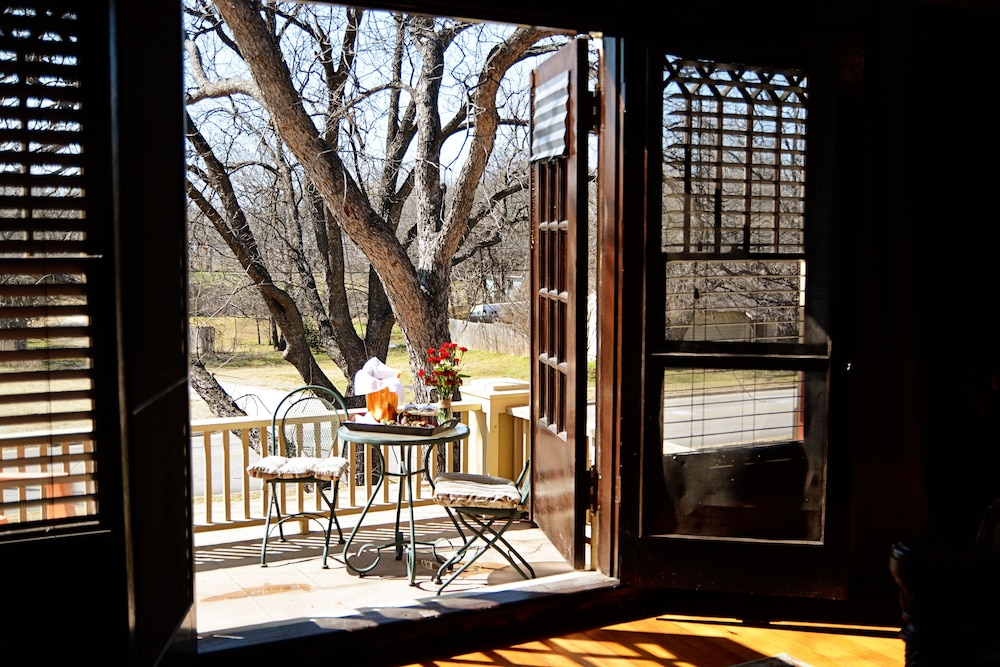 Iron Horse Inn 64/77