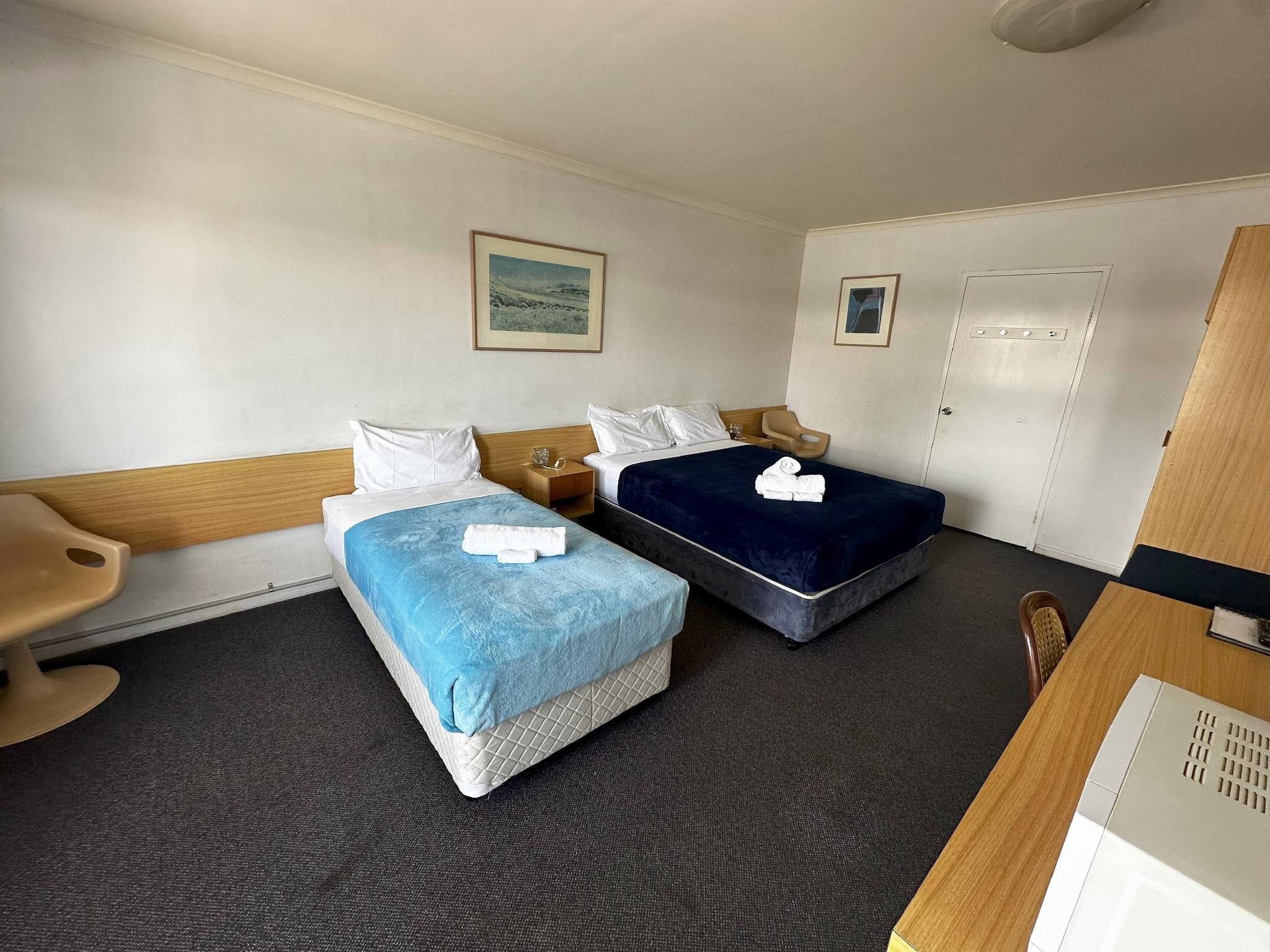 Upstairs, Standard, Twin Beds