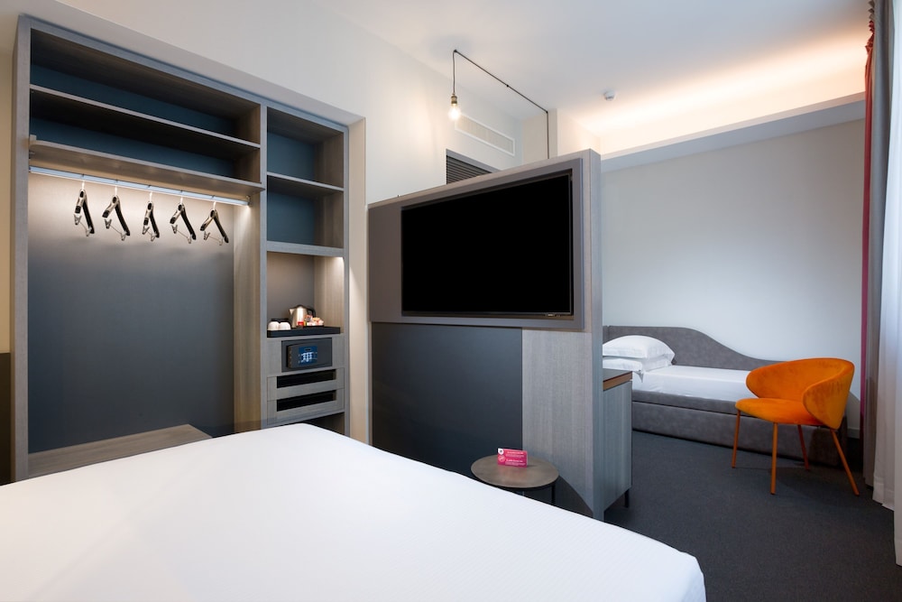 2 BEDROOMS, CONNECTING, SUPERIOR, FAMILY
