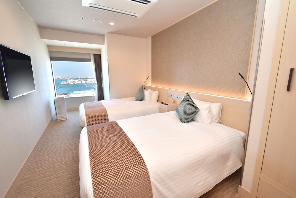 Superior, Twin Beds, Bay View