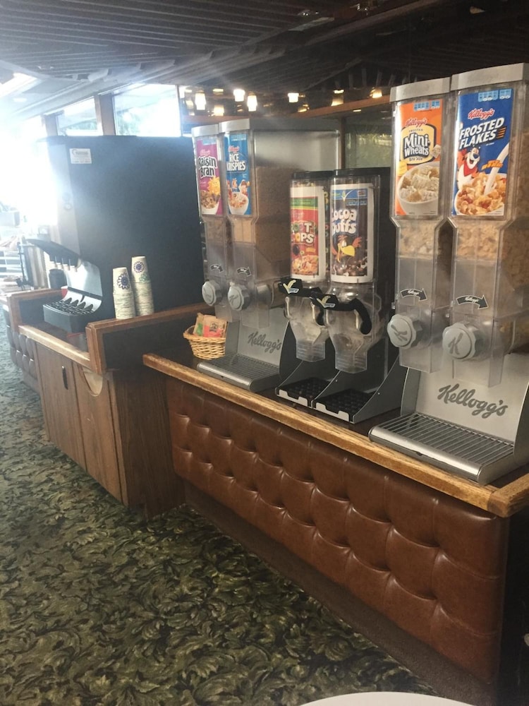 Oyster Bay Inn & Suites 51/70