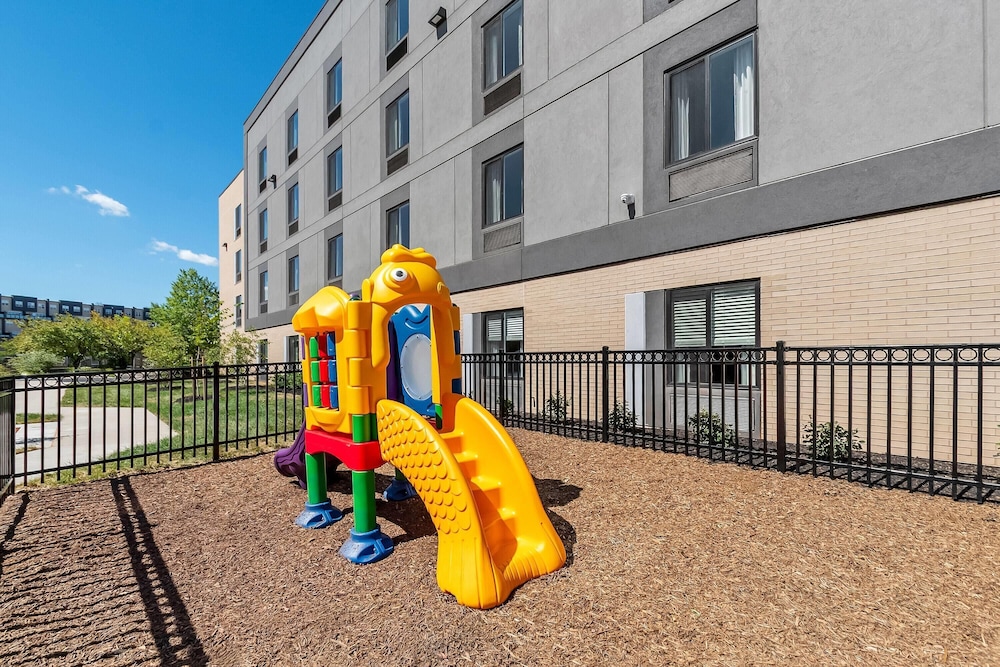 ECHO Suites Extended Stay by Wyndham Sterling 35/41