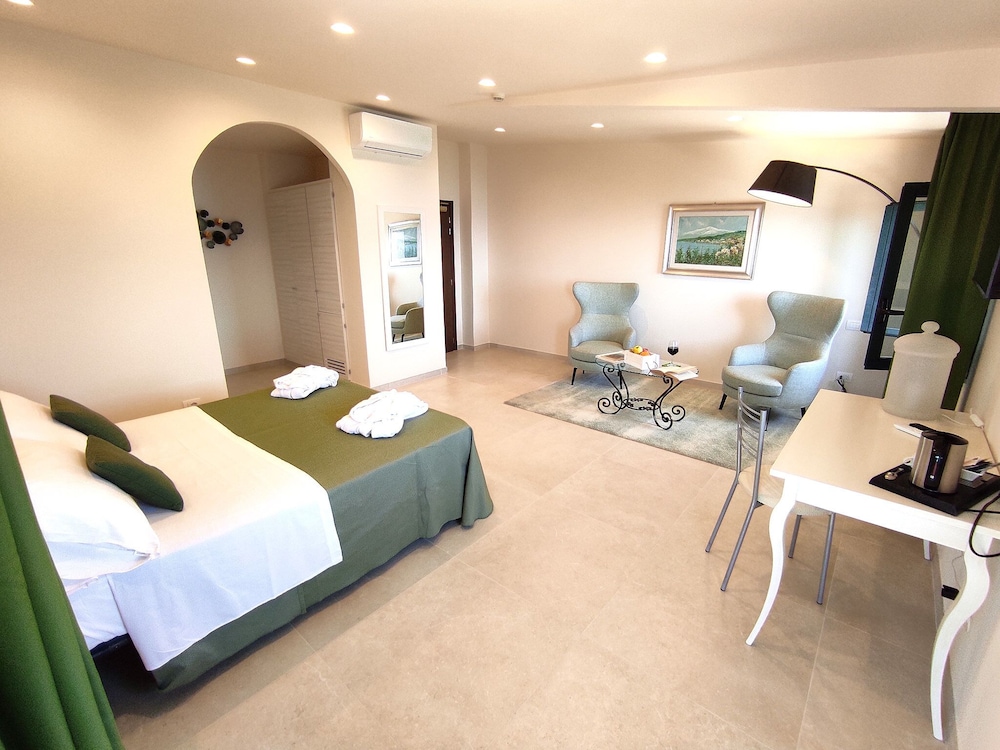 Mansarda, Junior Suite, Studio, Queen Bed, Sea View, Terrace، Hotel La Pensione Svizzera 6/10