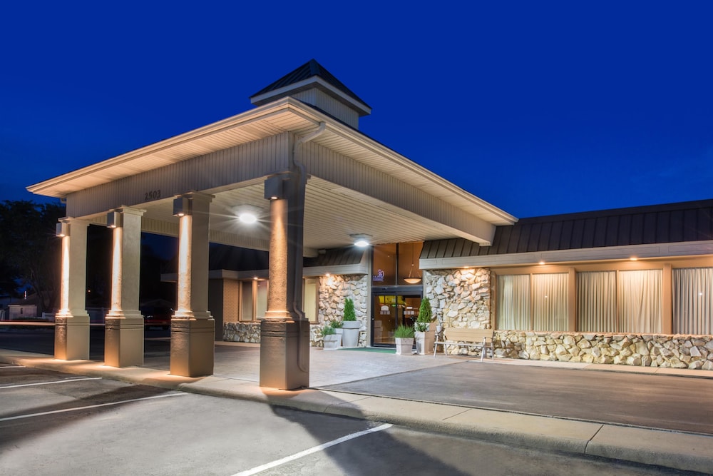 Ramada by Wyndham Midtown Grand Island 1/30