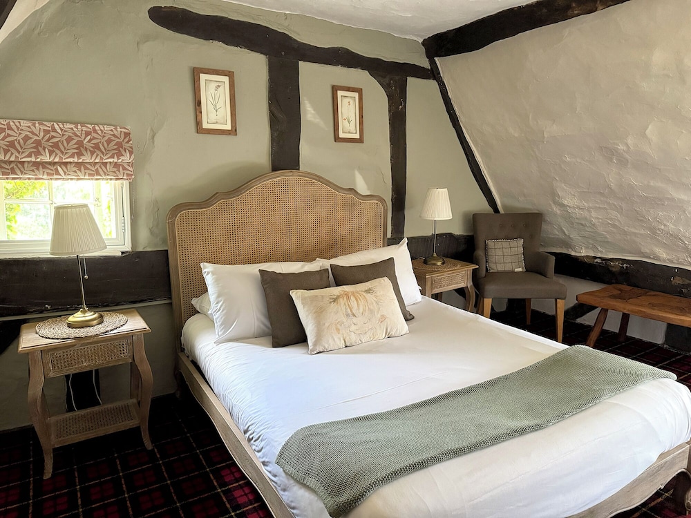 Thatched Cottage 14/67