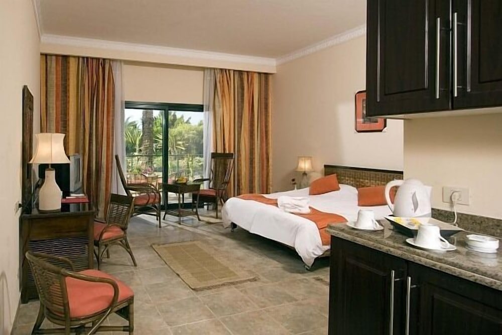 Swiss Inn Plaza 16/33