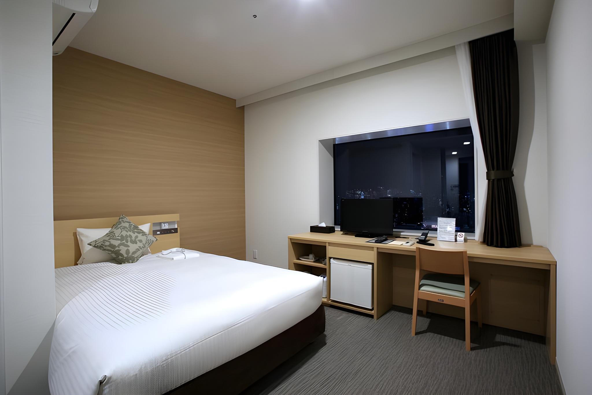 Semi Room, Comfort, Single, Semi Double Bed, City View, Smoking