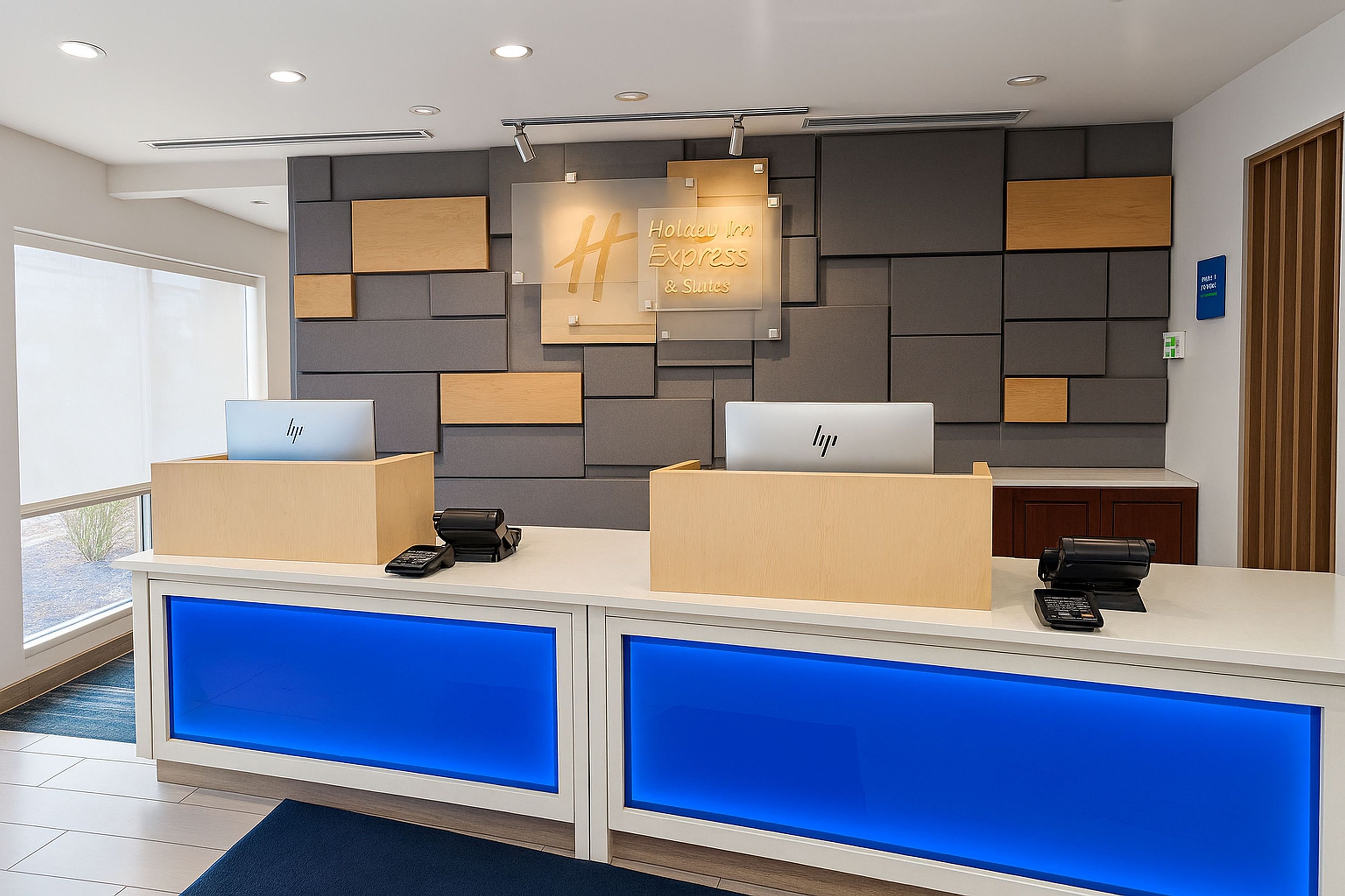 Holiday Inn Express & Suites Chicago O'hare Airport 10/60