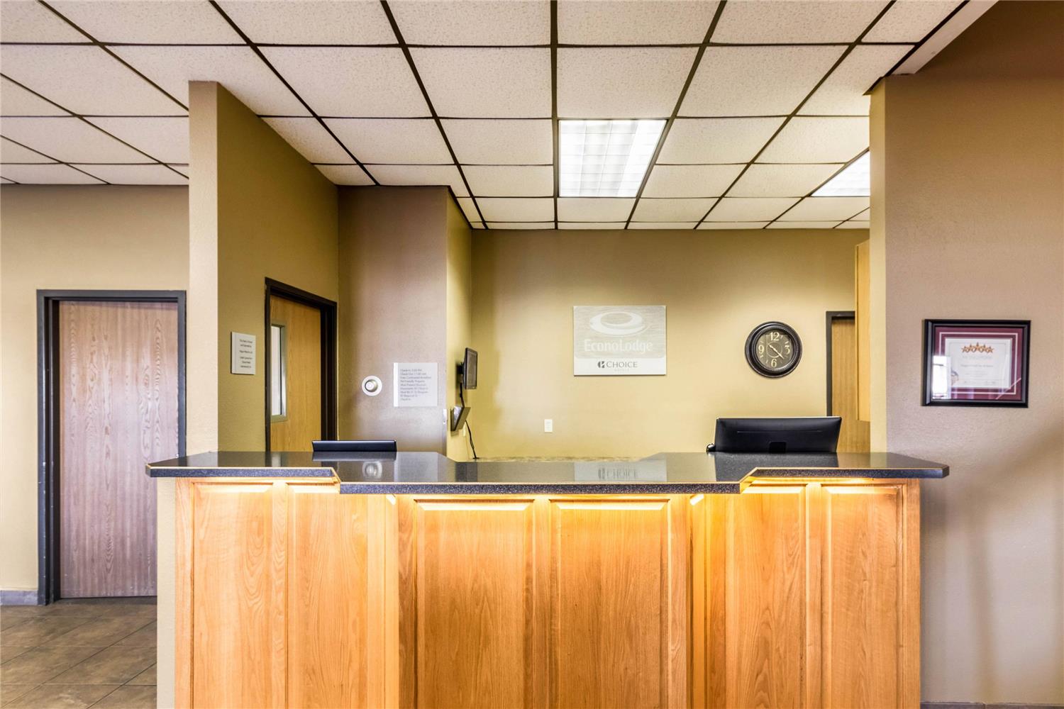 Econo Lodge Valley City, ND 1/8