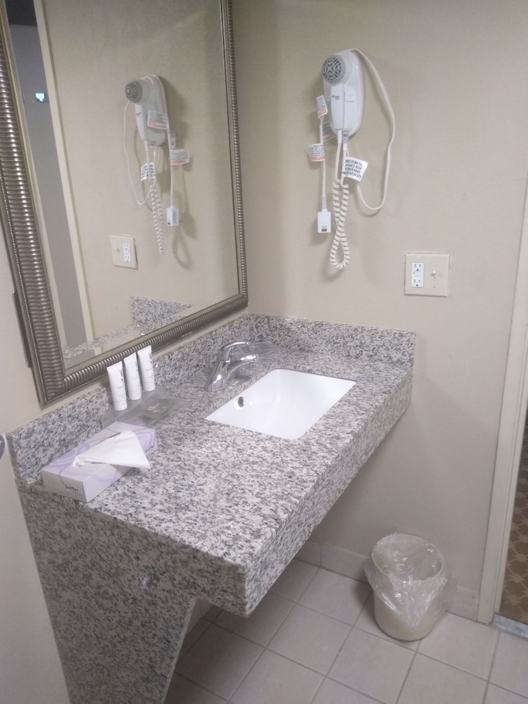 Portage Inn & Suites 2/26