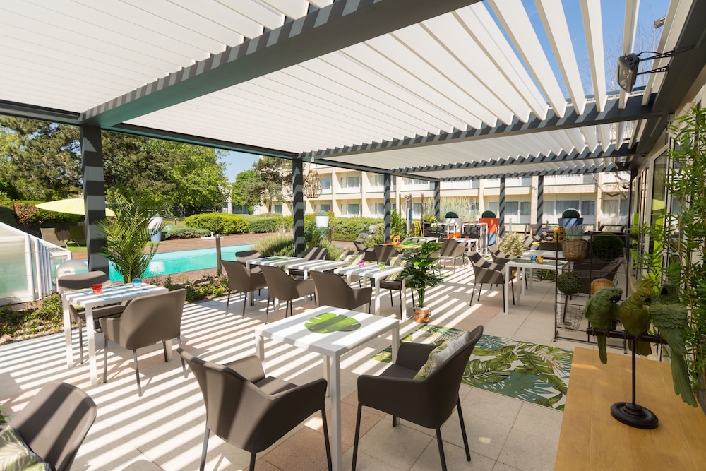 NOVOTEL CHARTRES 54/70